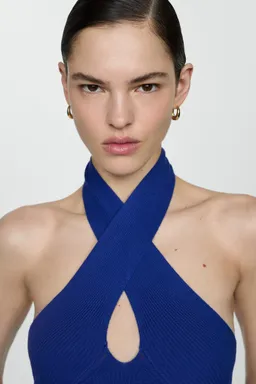 Top punto cuello halter de Mango en Tops para argentina