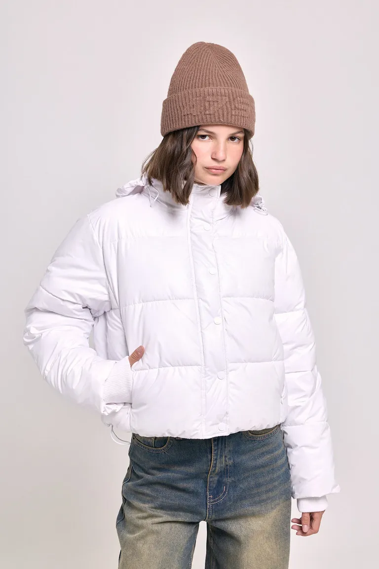 Campera corta acolchada con cierre frontal metálico y cuello alto de 47 Street en Chaquetas para argentina