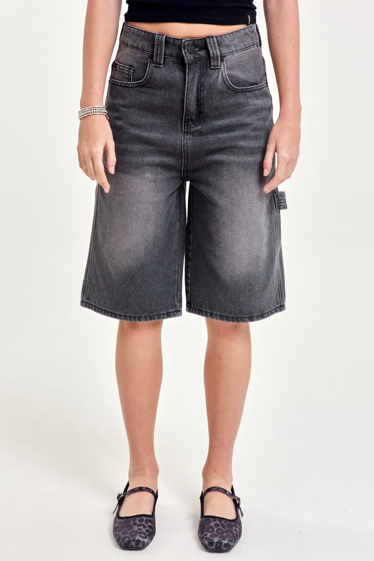 Bermudas de denim gris de tiro medio y pierna ancha con diseño artesanal de 47 Street en Shorts para argentina