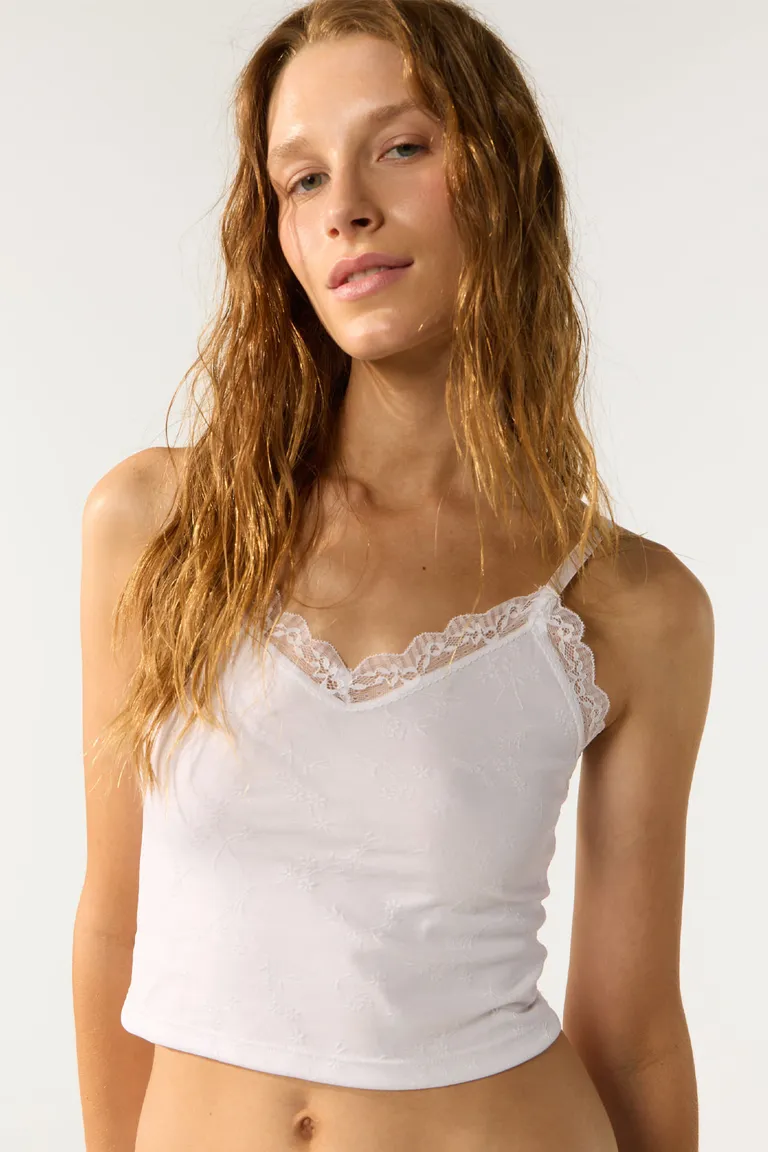 Top de Microfibra con Detalles de Puntilla - Elegancia y Confort en un Solo Diseño de Cuesta Blanca en Tops para argentina