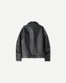 Campera símil cuero de Bershka en Abrigos y Camperas para argentina