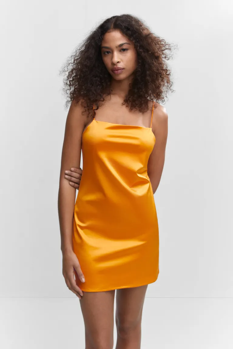 Vestido corto satinado de Mango en Vestidos para argentina