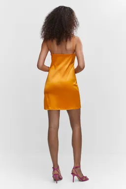 Vestido corto satinado de Mango en Vestidos para argentina