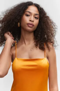 Vestido corto satinado de Mango en Vestidos para argentina