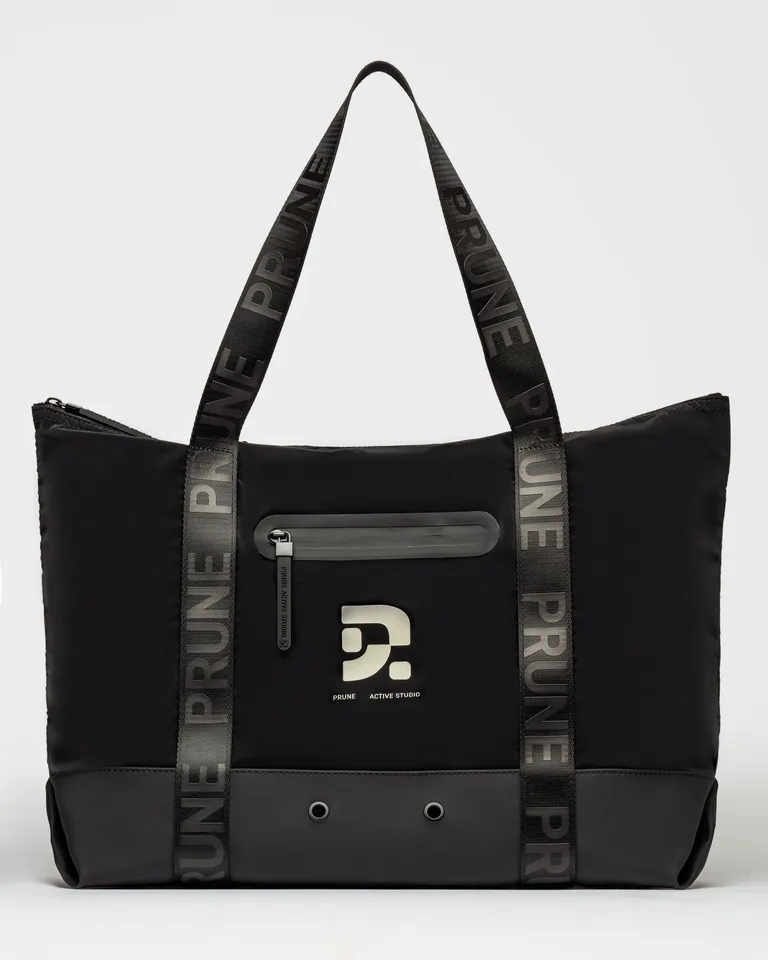 Bolso shopper negro de nylon con detalles contrastantes y compartimentos funcionales de Prüne en Bolsos y Carteras para argentina