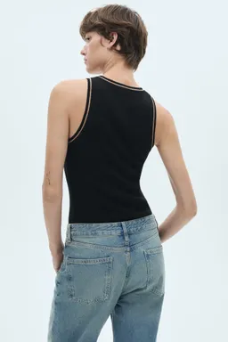Top punto detalle contraste de Mango en Tops para argentina
