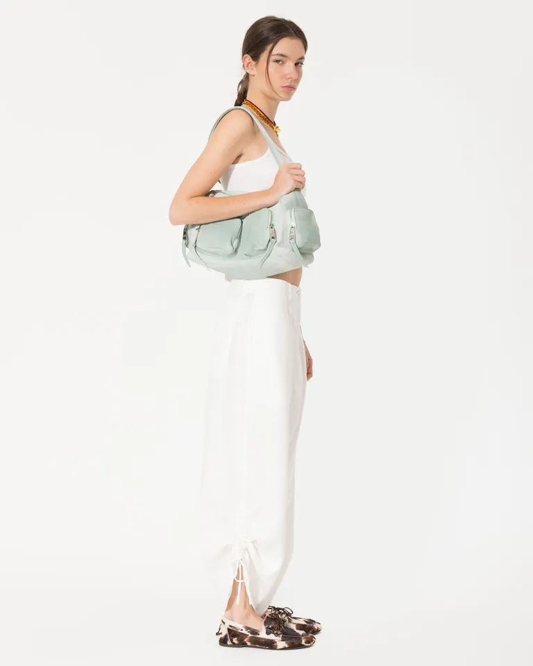 Pantalón de lino blanco con recortes y bordado, un diseño elegante y versátil de Jazmin Chebar en Pantalones para argentina