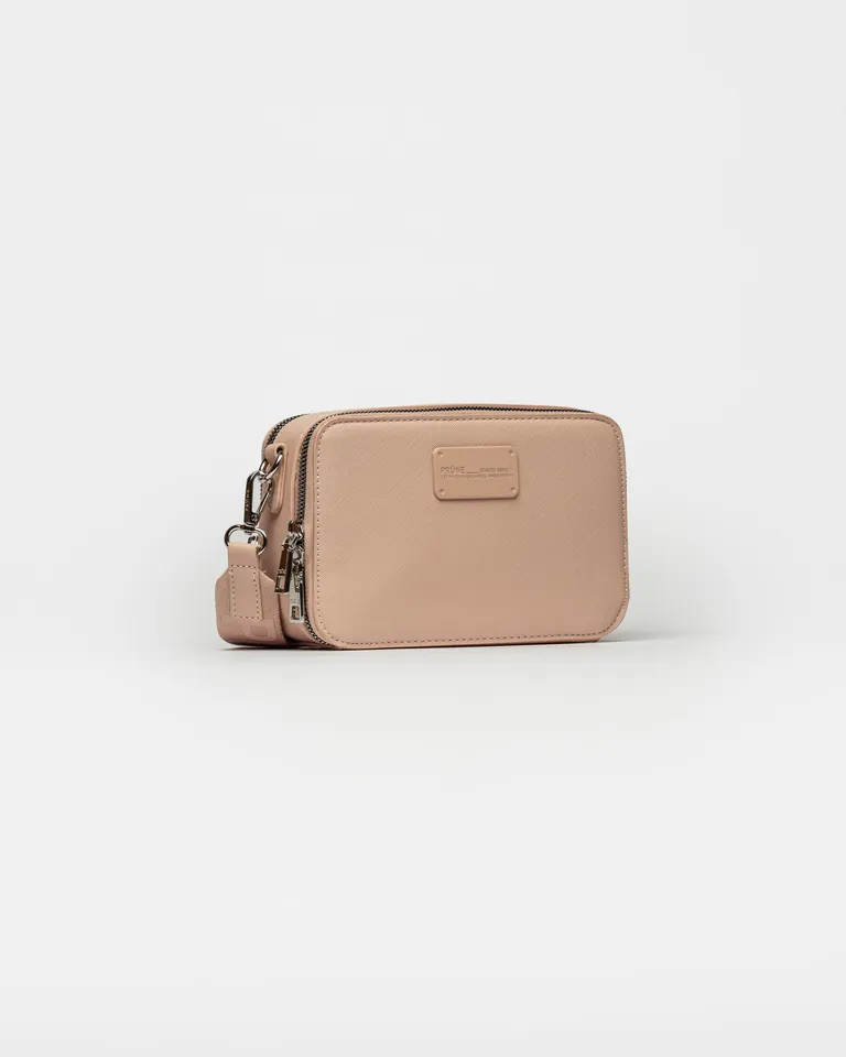 Cartera rígida y estructurada en efecto cuero zaffiano con detalles metálicos de Prüne en Bolsos y Carteras para argentina