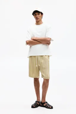 Remera bordado temple of greatness de Pull&Bear en Remeras y Polos para argentina