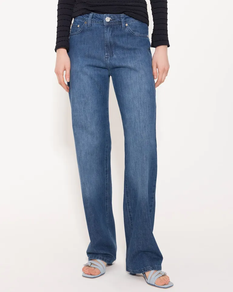 Pantalones de tiro medio de corte recto en denim para el verano de Jazmin Chebar en Pantalones para argentina