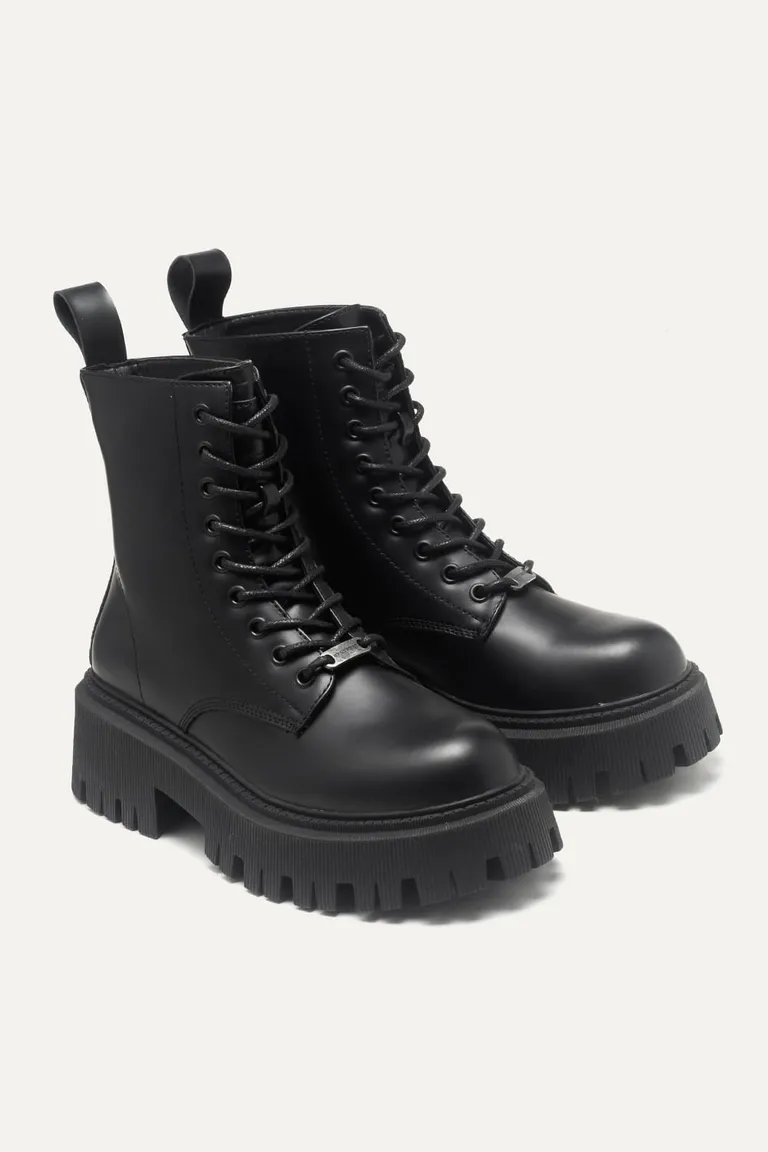 Borcegos de efecto cuero con suela chunky y cordones ajustables para un look urbano y de carácter de 47 Street en Botas y Botinetas para argentina