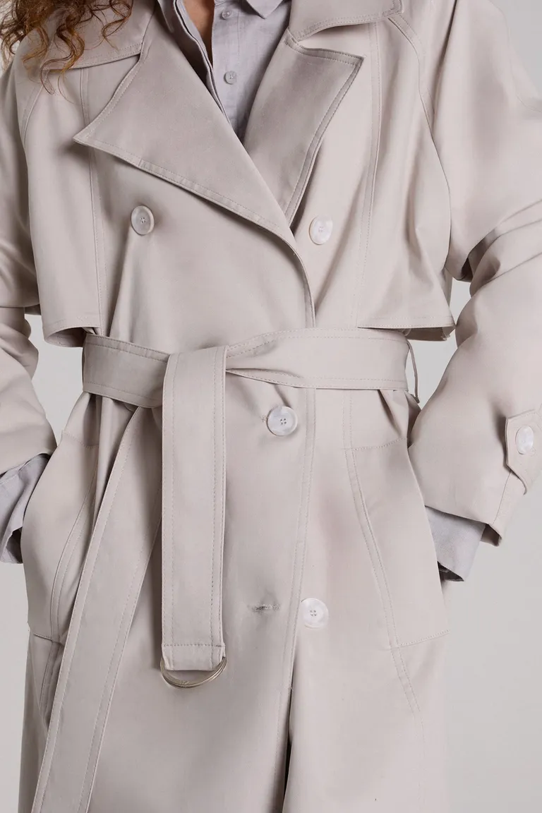 Trench de gabardina largo cruzado con botones marcados de Maria Cher en Chaquetas para argentina