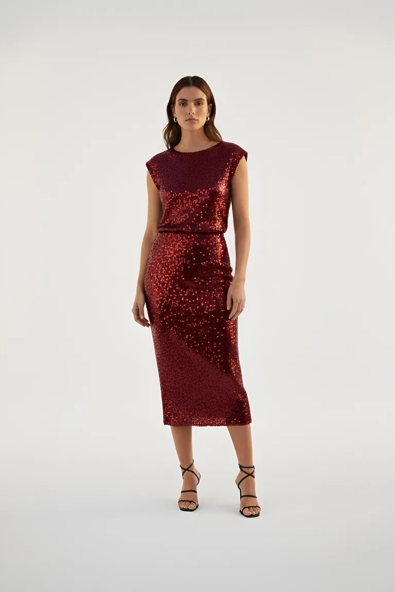 Top de lentejuelas rojo de corte recto y manga caída para un estilo sofisticado de Naíma en Tops para argentina