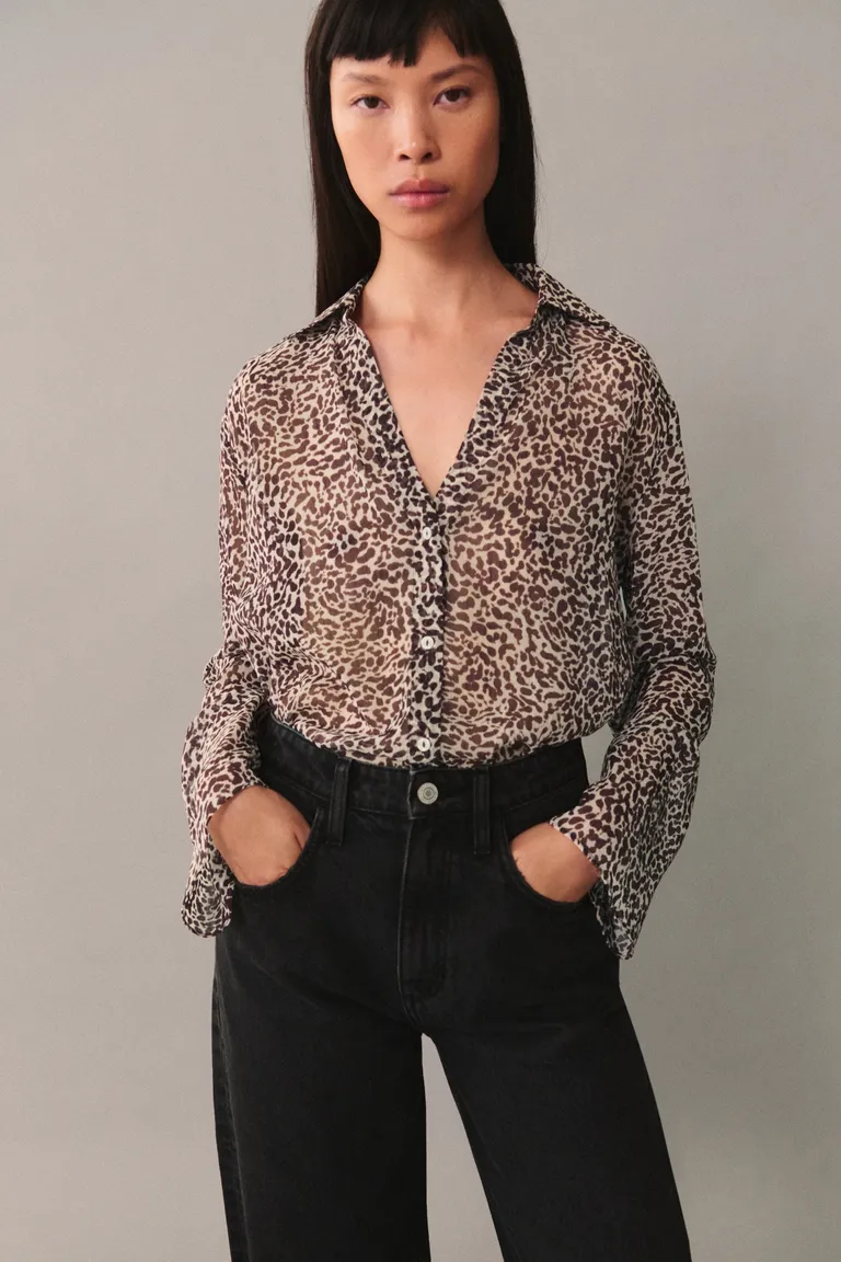 Camisa fluida animal print de Mango en Camisas para argentina