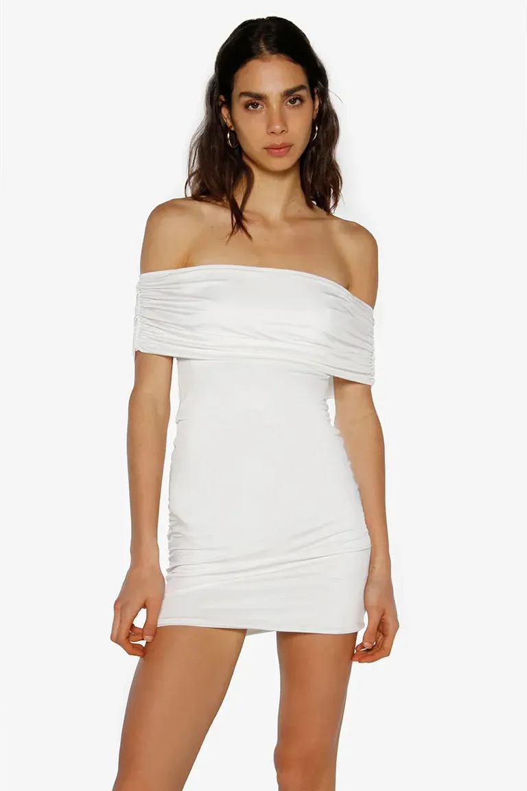 Vestido de lycra liviana corto sin hombros con ajuste elástico para mayor comodidad de Sofia Sarkany en Vestidos para argentina