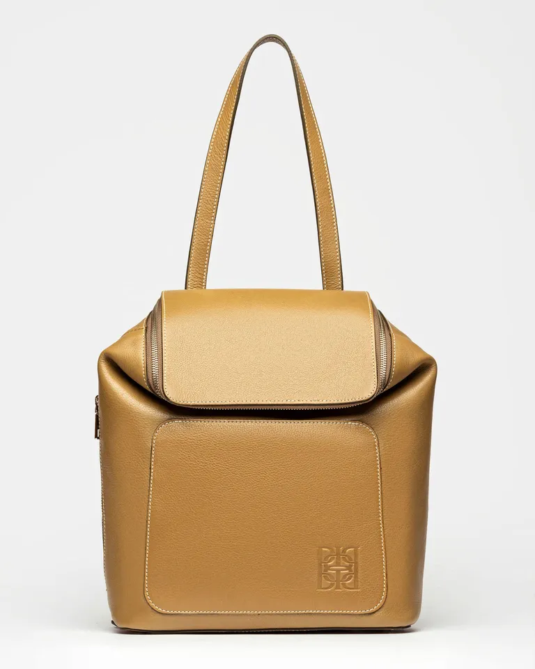 Mochila de cuero vegano con cierre y logotipo grabado, perfecta para uso diario de Prüne en Mochilas para argentina