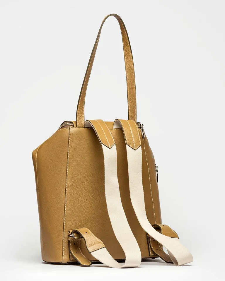 Mochila de cuero vegano con cierre y logotipo grabado, perfecta para uso diario de Prüne en Mochilas para argentina