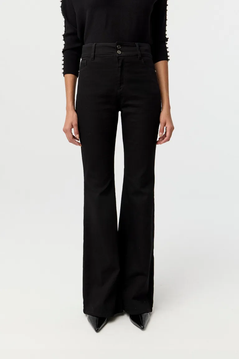 Pantalón de tiro alto con corte flare y diseño de cinco bolsillos de Markova en Pantalones para argentina