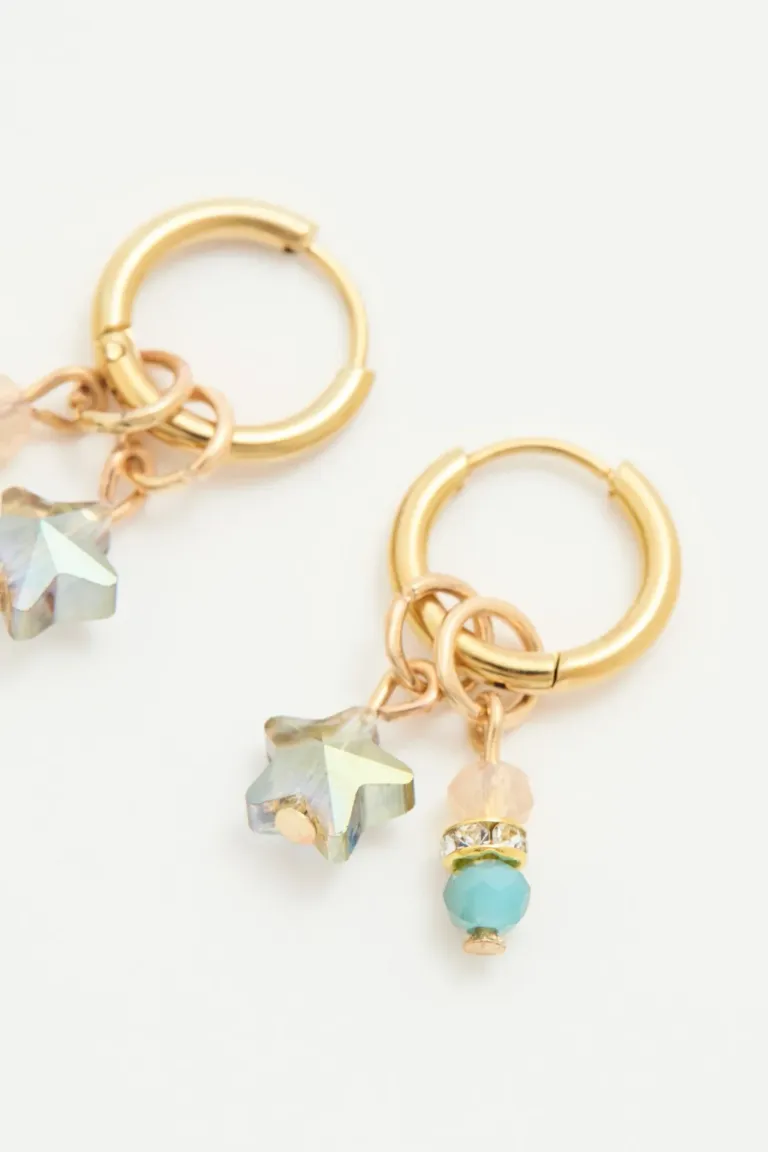 Juego de aros colgantes con dijes de estrellas facetadas y piedras brillantes de Rapsodia en Bijouterie para argentina