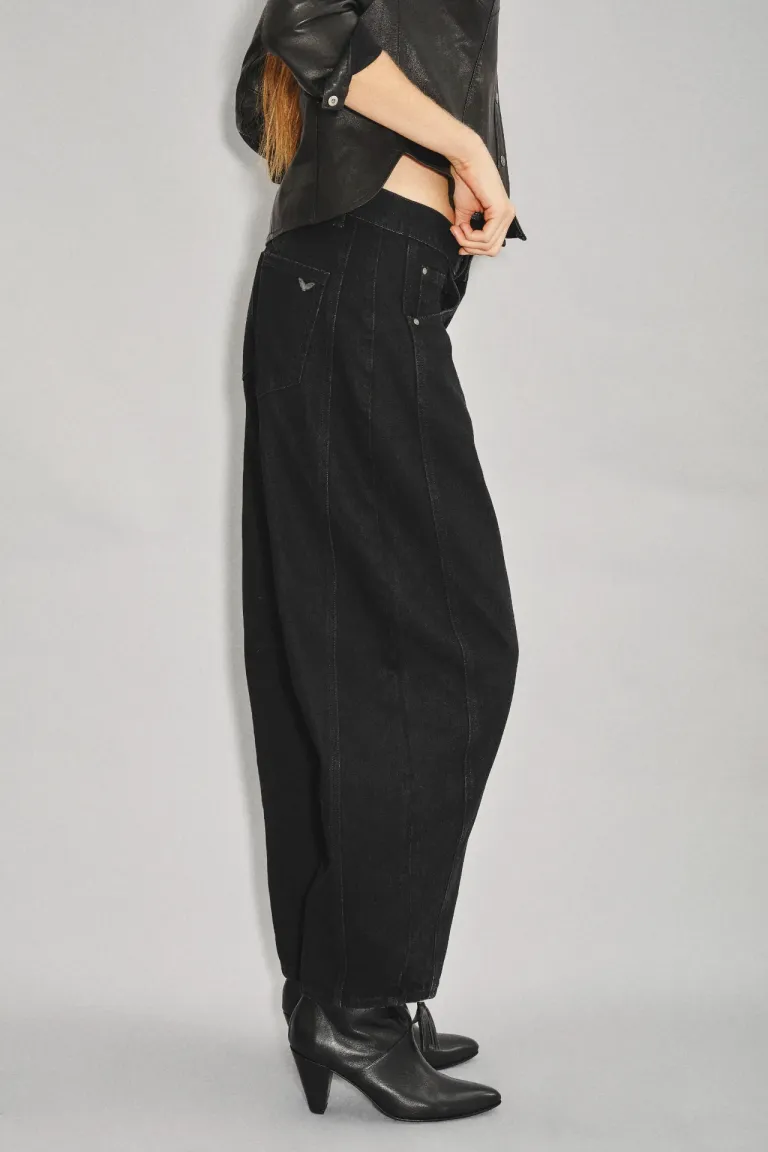 Pantalón de tiro medio-alto con pinzas en rodillas y estructura holgada de calce relajado de Rapsodia en Pantalones para argentina