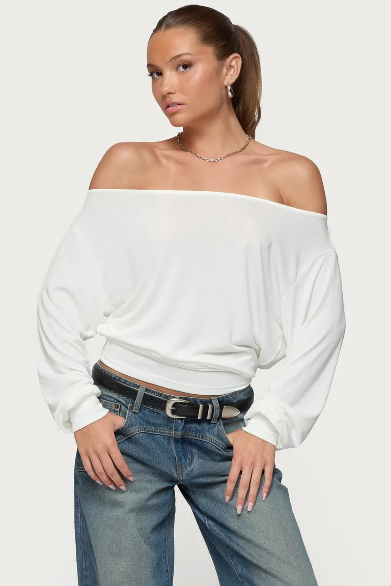 Top oversized hombros descubiertos nannie de Edikted en Tops para argentina