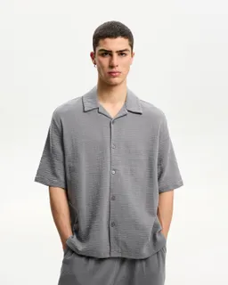Camisa manga corta texturizada de Bershka en Camisas para argentina