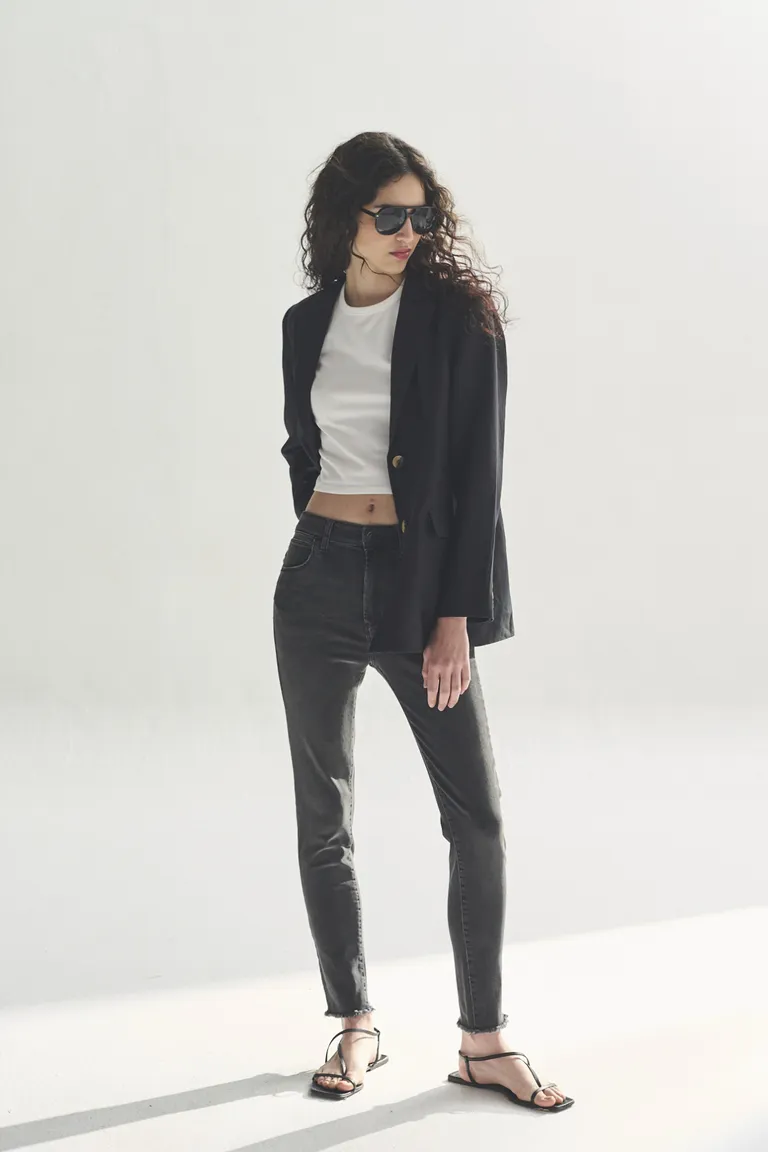 Pantalones negros de corte elegante y moderno para mujer de Akiabara en Pantalones para argentina