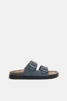 Sandalias planas hebilla cuero de Pull&Bear en Sandalias y Ojotas para argentina