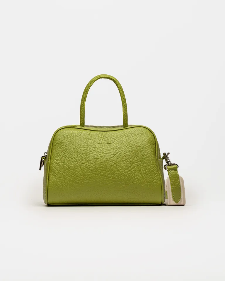 Cartera de mano the club en cuero graneado con asa y silueta moderna de Prüne en Bolsos y Carteras para argentina