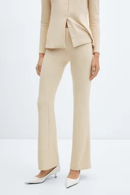 Pantalón punto acampanado de Mango en Pantalones para argentina