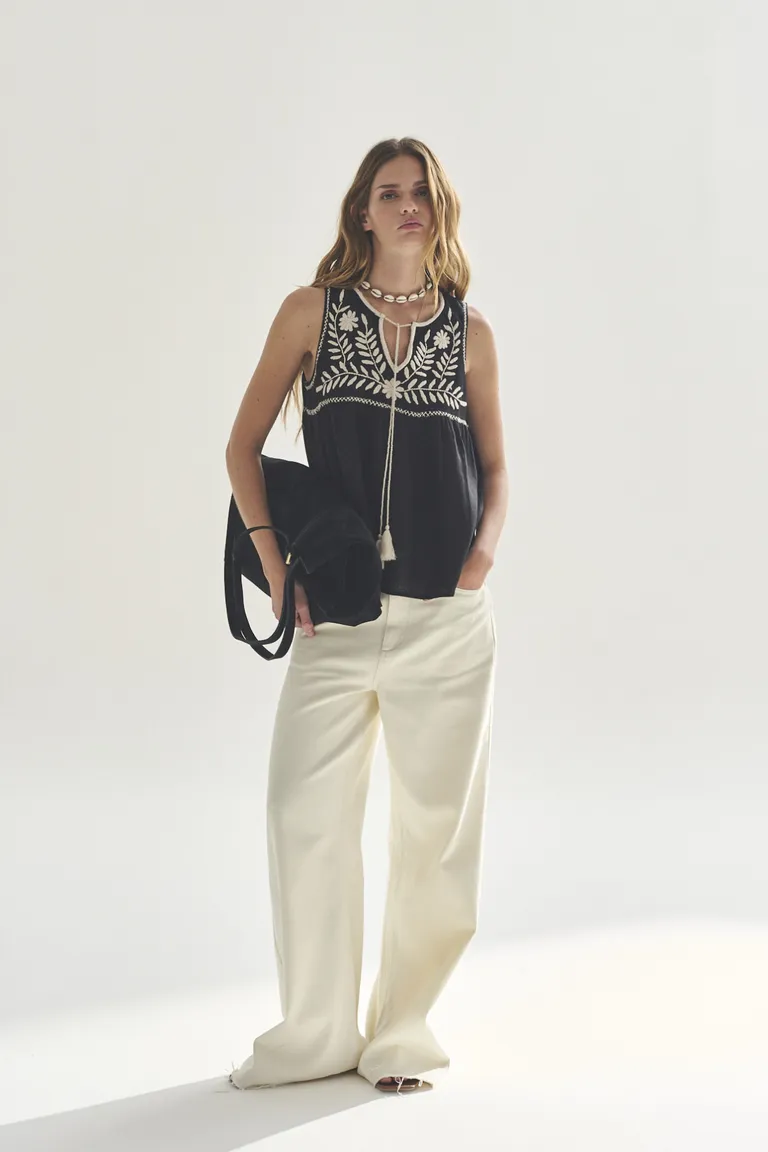 Blusa de estilo boho con estampado étnico en blanco y negro de Akiabara en Blusas para argentina