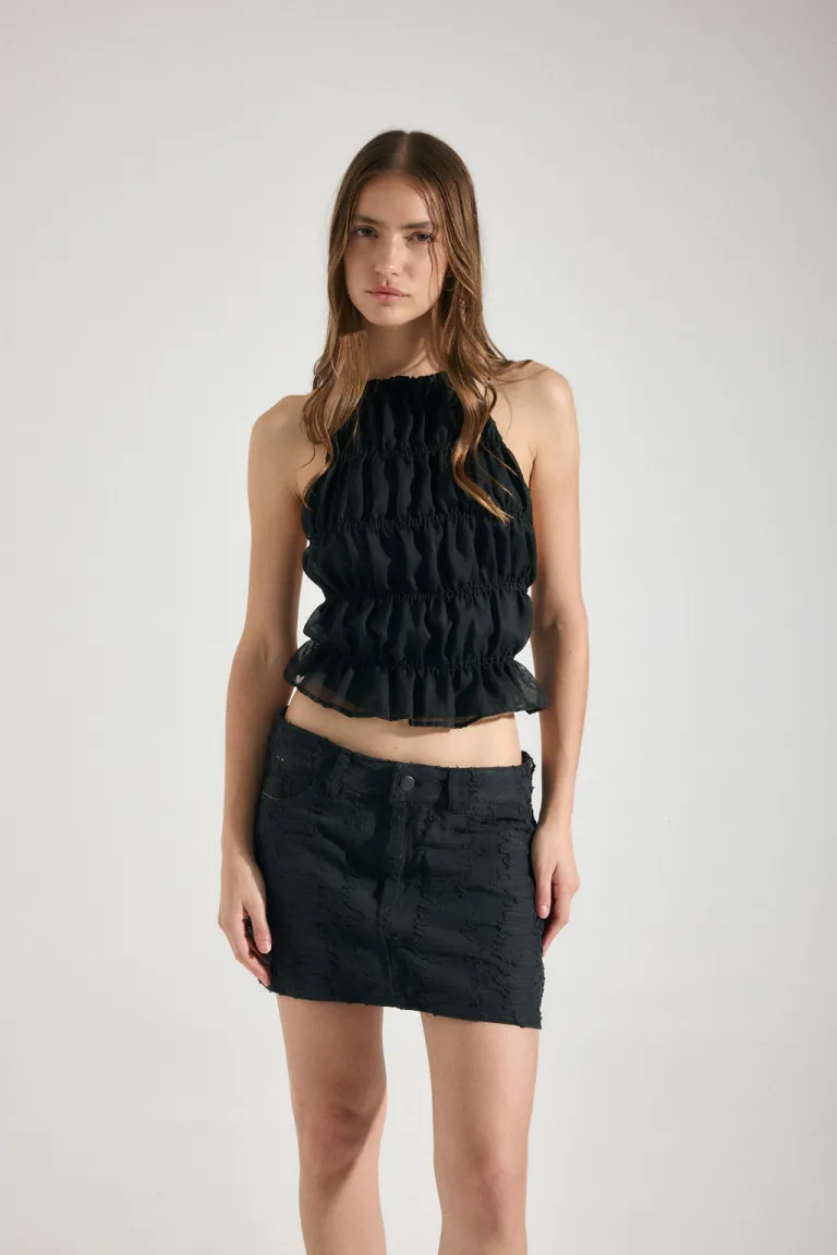 Falda mini de denim desgastado con roturas, diseño casual y versátil para el día a día de Audaz en Faldas para argentina