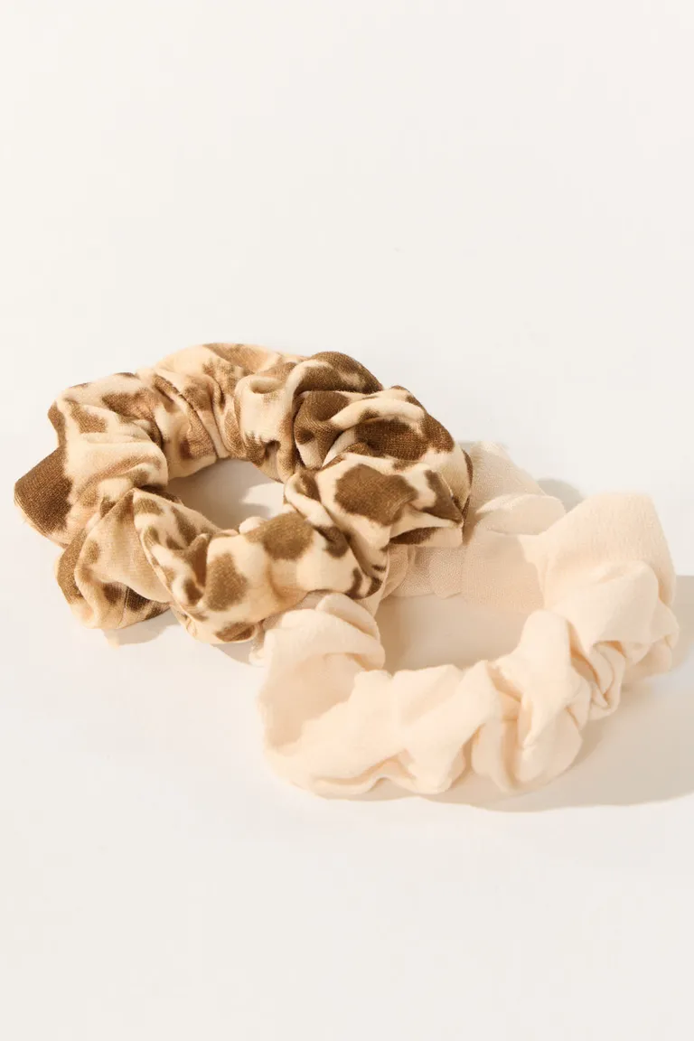 Set por dos scrunchies combinados textura jersey y crepe para pelo de Cuesta Blanca en Ropa Interior y Medias para argentina