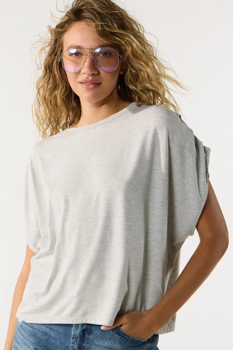 Remera femenina de viscosa y poliéster con detalles en lurex de Cuesta Blanca en Remeras para argentina