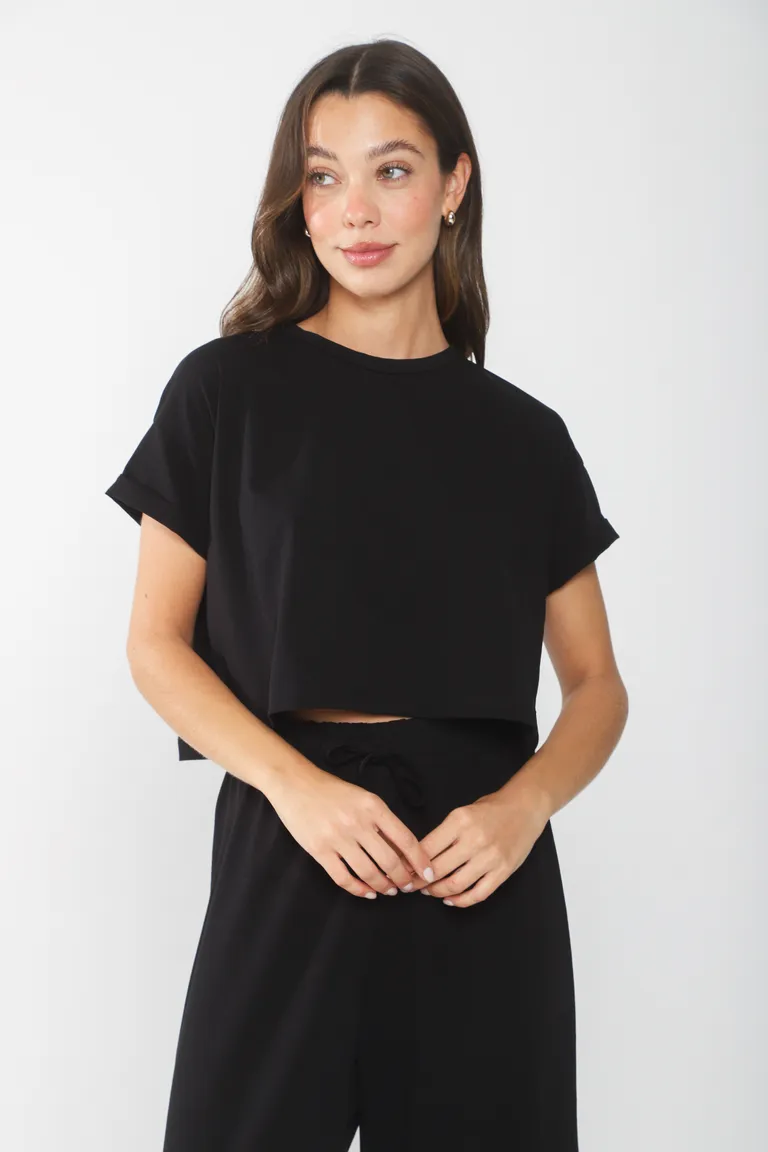 Remera de algodón de corte amplio y manga corta, ideal para looks casuales y cómodos de Belle en Remeras para argentina