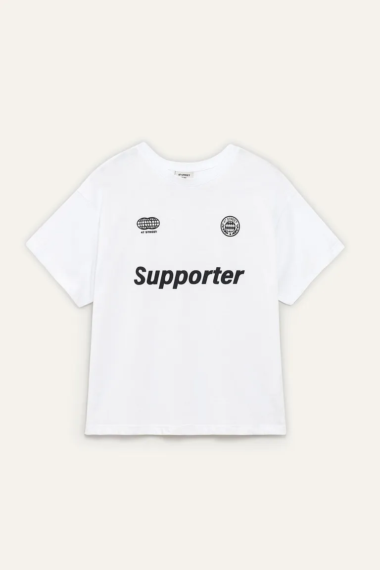 Remera blanca oversize con estampa frontal de 'Supporter' de 47 Street en Remeras para argentina