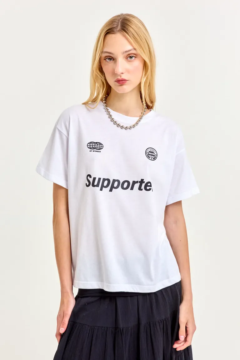 Remera blanca oversize con estampa frontal de 'Supporter' de 47 Street en Remeras para argentina
