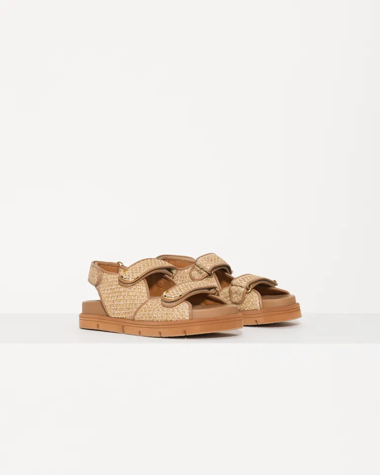 Sandalias de rafia y cuero con tiras ajustables para un look fresco y cómodo de Jazmin Chebar en Sandalias para argentina