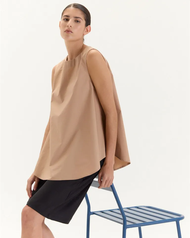 Top sin mangas de línea evasé en tono beige de Blue Sheep en Tops para argentina