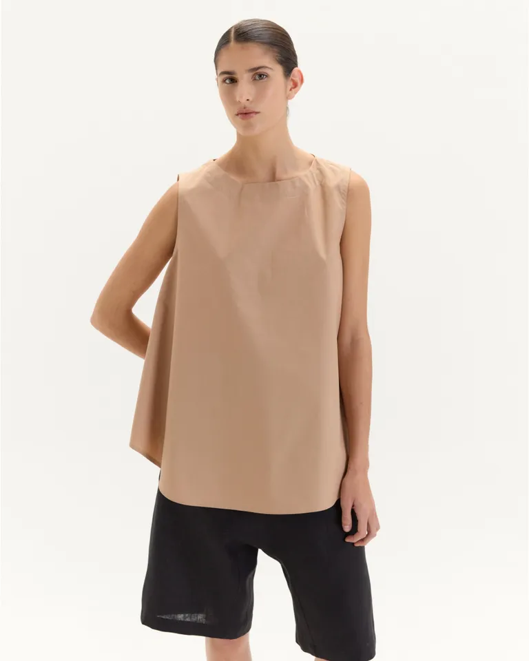 Top sin mangas de línea evasé en tono beige de Blue Sheep en Tops para argentina