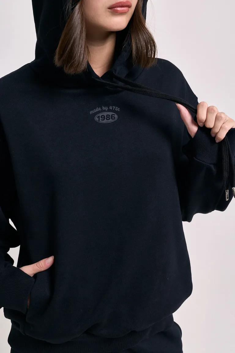 Buzo con capucha de calce holgado y diseño básico con estampa frontal sutil de 47 Street en Buzos y Sweaters para argentina