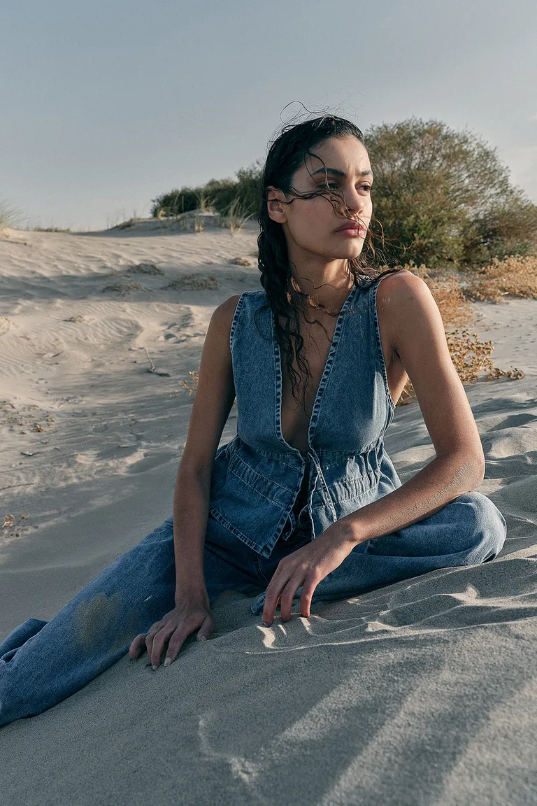 Top de denim sin mangas con diseño ajustado en la cintura y escote en V de Sweet en Tops para argentina