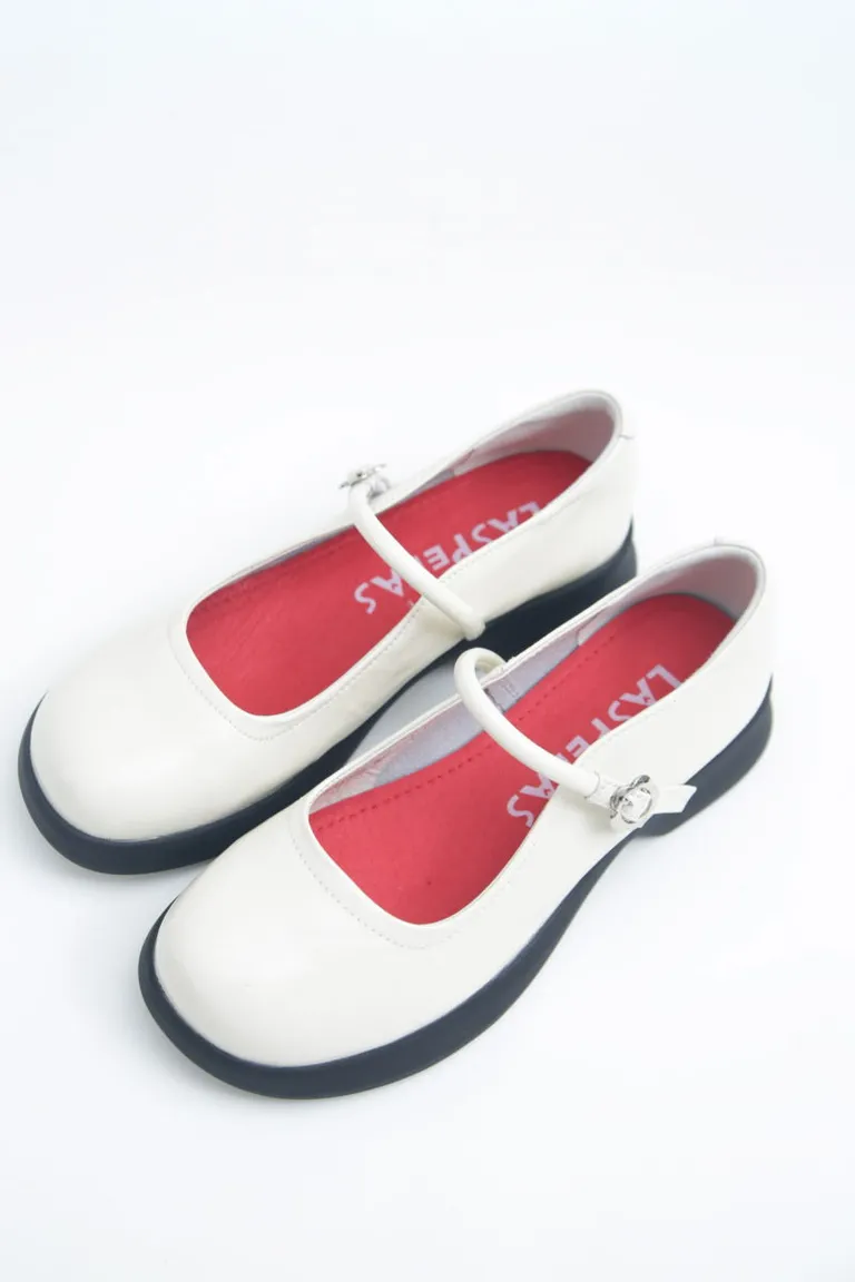 Guillermina de cuero con tira de hebilla floral y plataforma de caucho de Las Pepas en Zapatos con Tacos para argentina