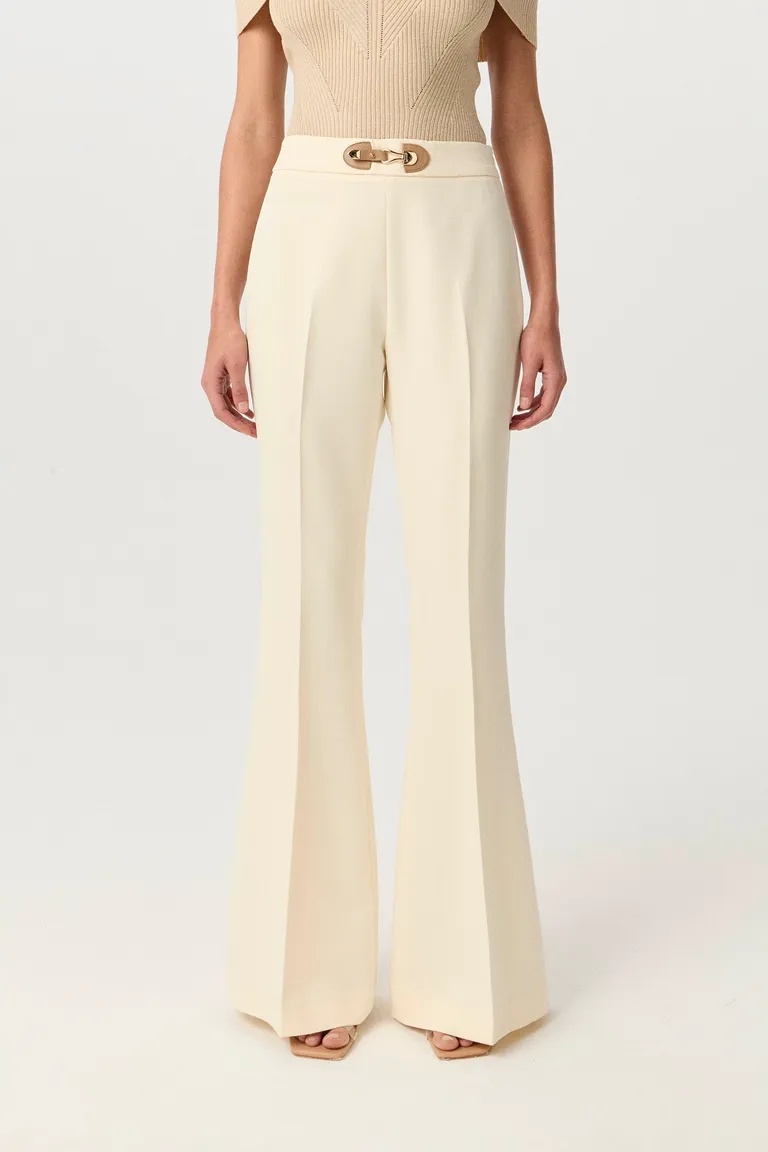 Pantalón de tiro alto y pierna flare con acabado metálico de Markova en Pantalones para argentina