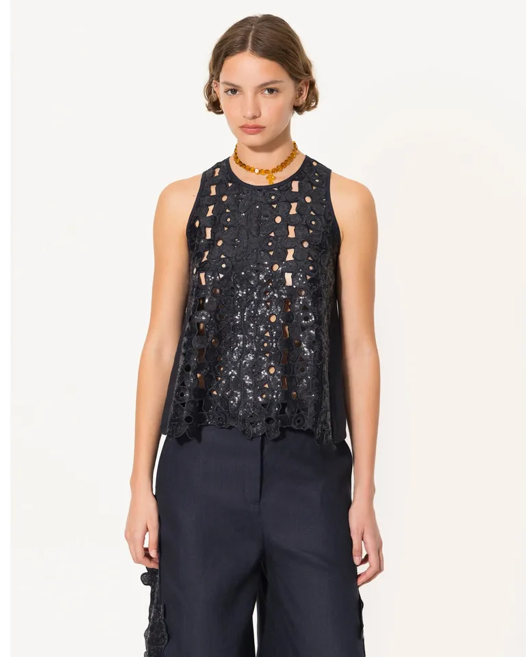 Top de lino bordado con lentejuelas, diseño sofisticado y elegante de Jazmin Chebar en Tops para argentina