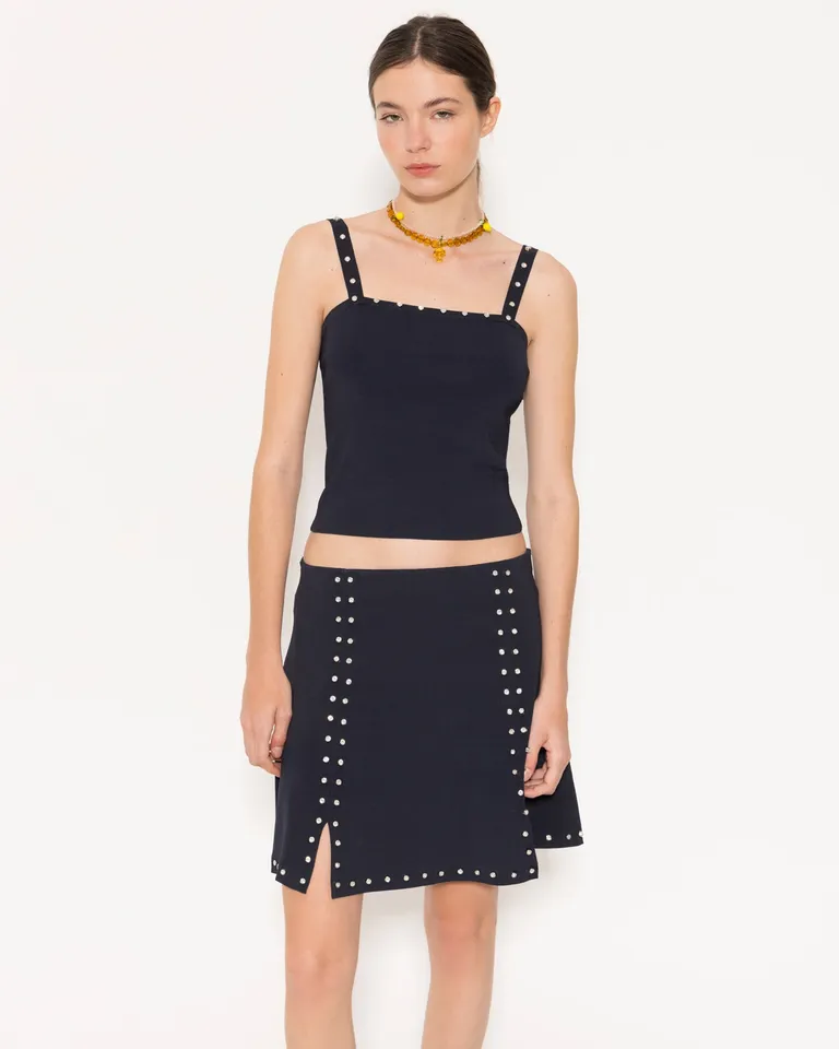 Falda tejida de corte midi con calce al cuerpo en color negro de Jazmin Chebar en Faldas para argentina