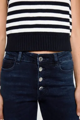 Jeans flare con botones de Mango Teen en Pantalones para argentina
