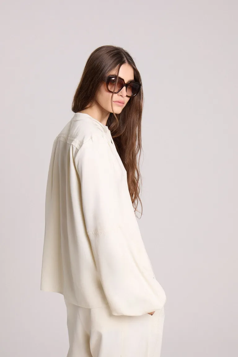 Blusa de twill viscosa con cuello mao y mangas amplias de Maria Cher en Blusas para argentina