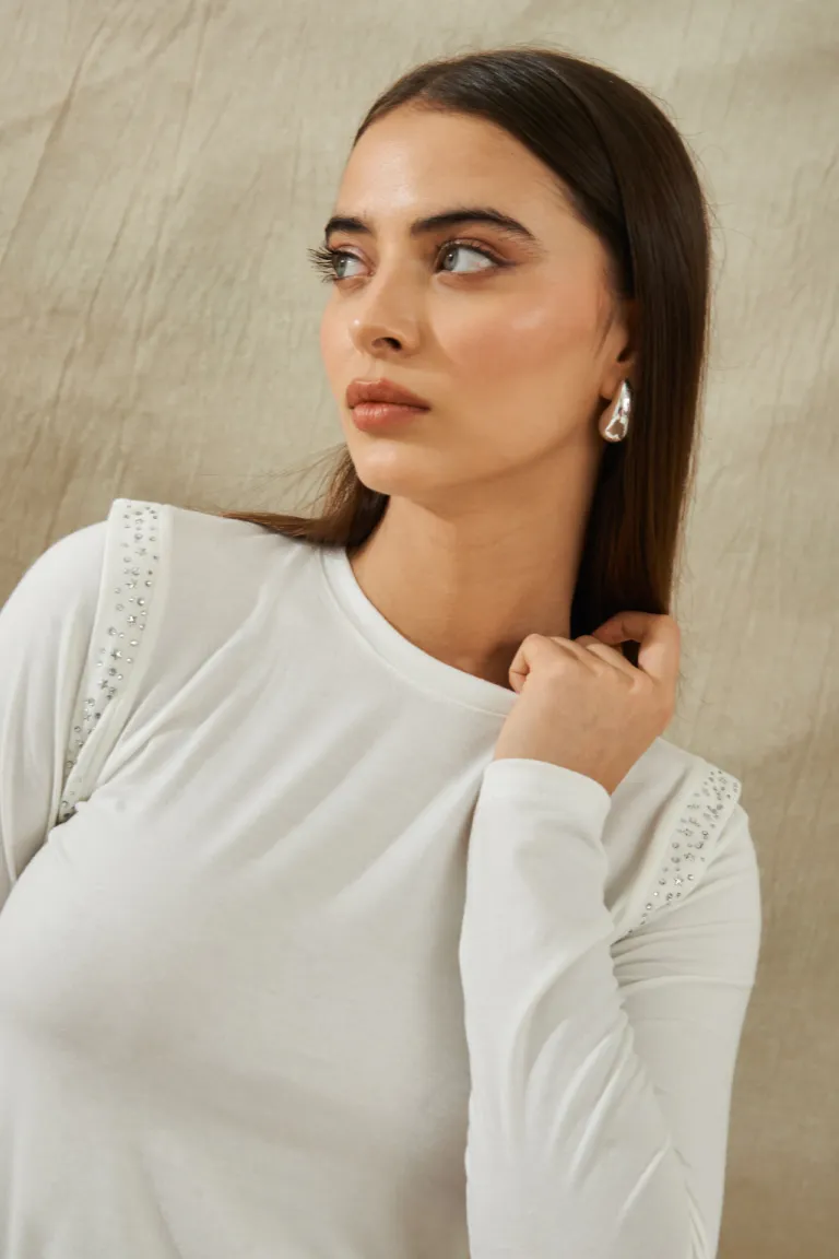 Remera serena: una prenda de vestir elegante y versátil para la mujer moderna de Apricot en Remeras para argentina