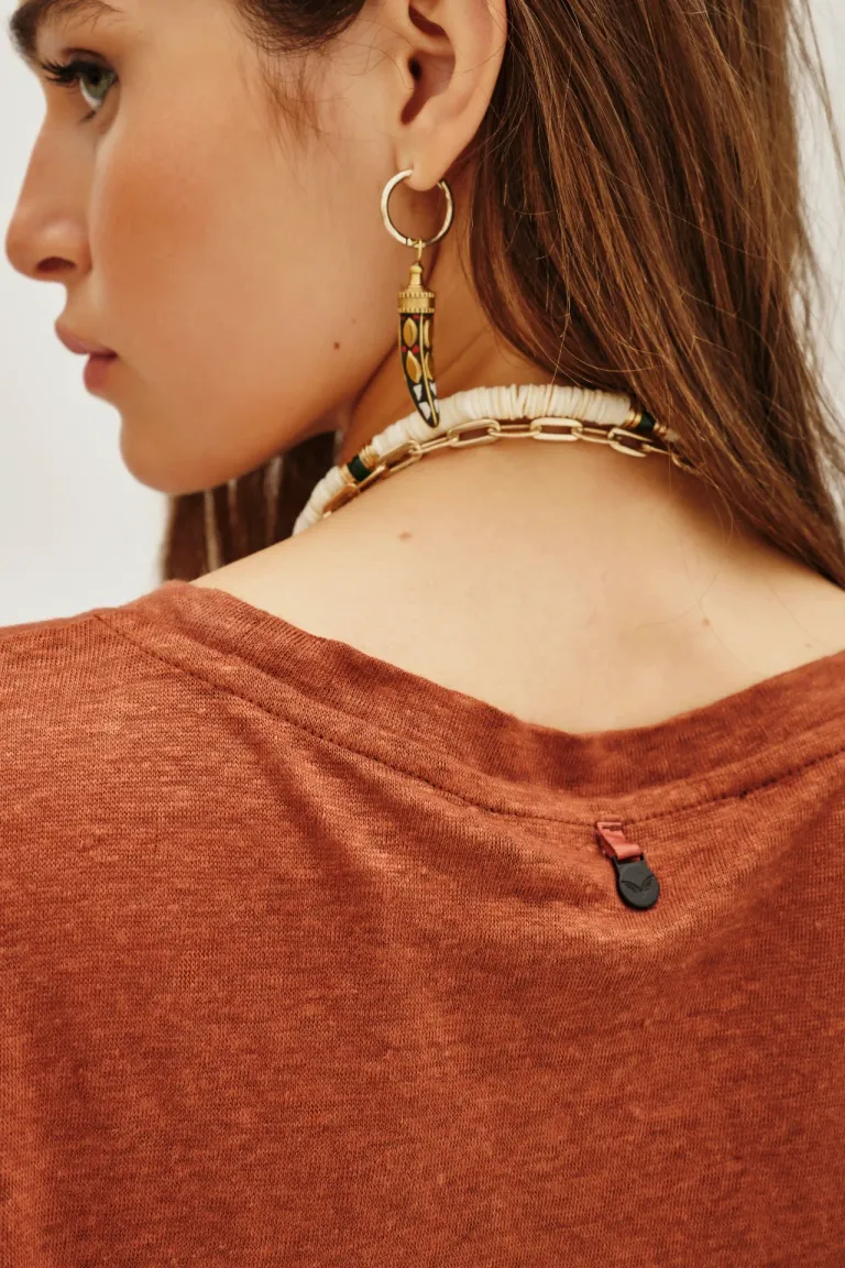 Remera de corte holgado con mangas cortas y diseño básico de calce relajado de Rapsodia en Remeras para argentina